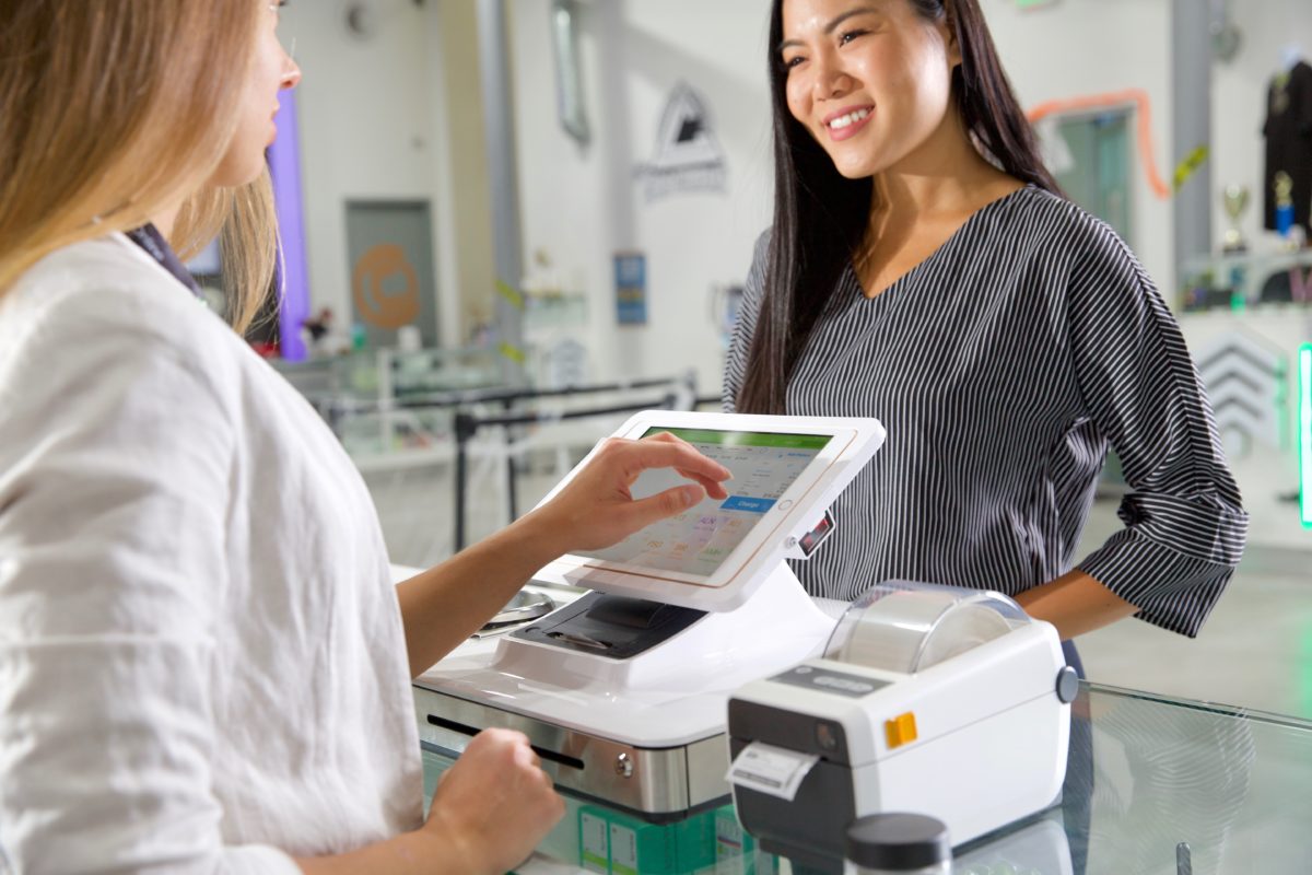 POS nhà thuốc chăm sóc khách hàng